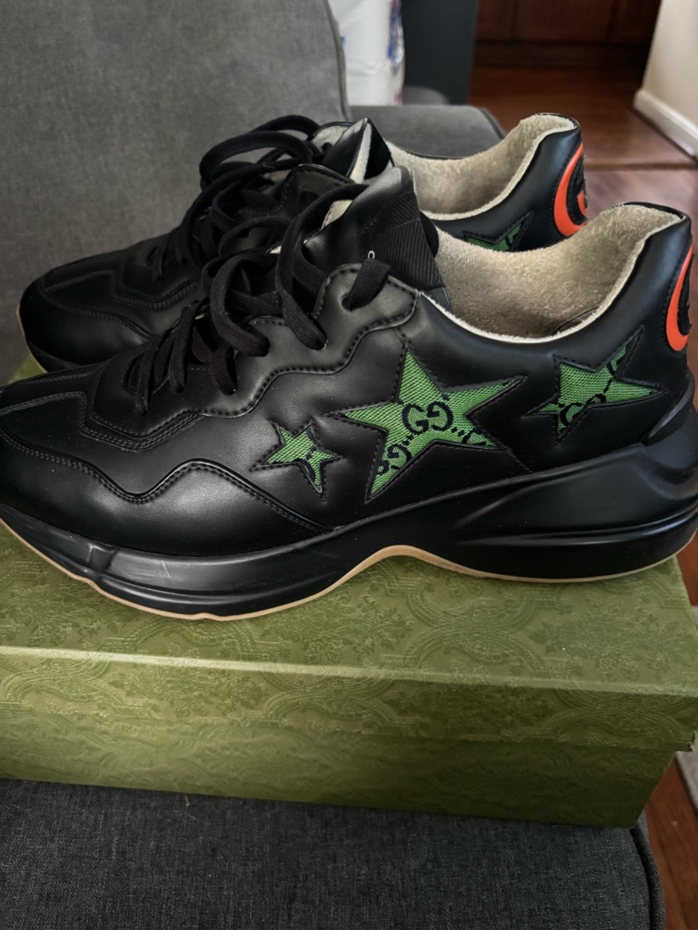 Gucci Black Leather Sneakers with Green Star Appliqués and Orange Heel Accents - Picture 3 of 12